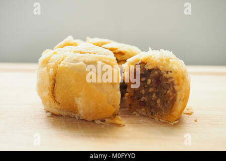 Stile di suzhou mooncake mangiato cinese durante il festival di metà autunno Foto Stock