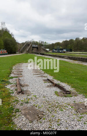 Resti della foresta Peak Tram a bacino Bugsworth sul Peak Forest canal vicino Whaley Bridge. Foto Stock