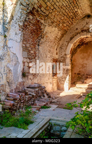 Le antiche rovine di Bijar Bay, Osor. Sull'isola croata di Cres dall'Adriatico. Maggio 2017. Foto Stock