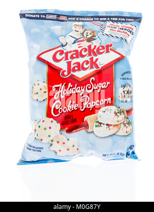 Winneconne, WI - 12 Gennaio 2018: un sacco di Cracker Jack holiday zucchero popcorn cookie isolato su un background. Foto Stock