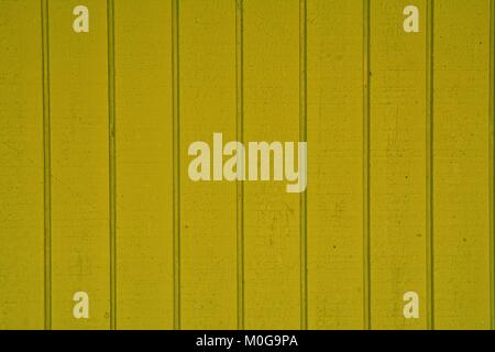 Close-up verticale delle doghe in legno di colore giallo Foto Stock