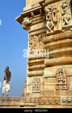 CHITTORGARH, Rajasthan, India - 14 dicembre 2017: Dettagli del Adhbudhnath Shiva tempio, situato all'interno della fortezza (Garh) di Chittorgarh Foto Stock