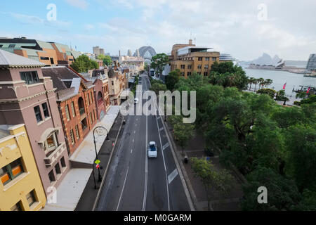 Le rocce di Sydney e il Sydney Harbour Bridge, vista da Cahill Expressway, Sydney, Australia Foto Stock