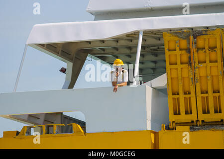 Piombino, Italia - 30 Giugno 2015: Traghetto Corsica Express al posto di ormeggio nel porto marittimo Foto Stock