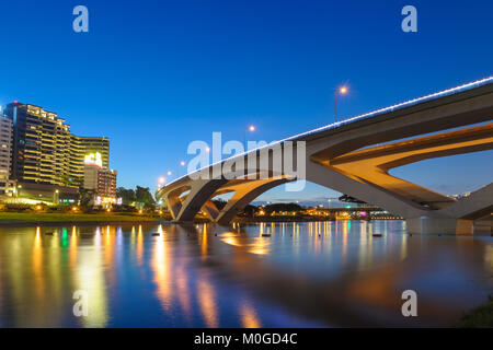 Paesaggio di bitan in Taipei di Notte Foto Stock