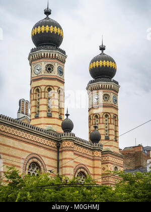 La Grande Sinagoga in Dohany Street, la più grande sinagoga in Europa e la seconda più grande del mondo, costruita tra il 1854 e il 1959 in Moorish R... Foto Stock