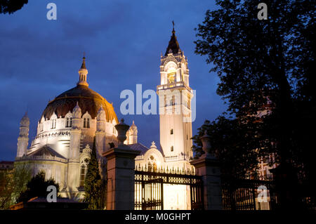 San Manuel y San Benito chiesa, Vista notte. Madrid, Spagna. Foto Stock