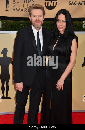 Los Angeles, Stati Uniti d'America. Xxi gen, 2018. Willem Dafoe, Giada Colagrande assiste la ventiquattresima edizione Screen Actors Guild Awards presso lo Shrine Auditorium on gennaio 21, 2018 a Los Angeles, California Credit: Tsuni / USA/Alamy Live News Foto Stock