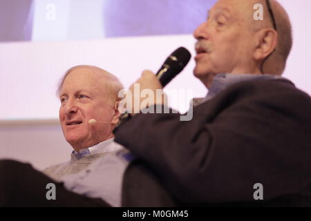 Monaco di Baviera/GERMANIA - Gennaio, 21: (L-R) Howard Morgan (B Capital Group), Yossi Vardi DLD (Presidente) in una conversazione a un panel di discussione durante la DLD18 (Digital-Life-design) Conferenza al Bayerischer Staatsbank su gennaio 21th, 2018 a Monaco di Baviera, Germania (Foto: picture alliance / Gandalf Hammerbacher) | utilizzo in tutto il mondo Foto Stock