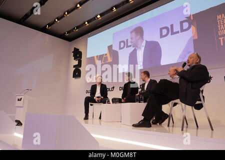 Monaco di Baviera/GERMANIA - Gennaio, 21: (L-R) Martin Weiss (Hubert Burda Media), Fr?d?ric corte (Felix capitale), Massimiliano Kuss (EMH Partner), Howard Morgan (B Capital Group), Yossi Vardi DLD (Presidente) in una conversazione a un panel di discussione durante la DLD18 (Digital-Life-design) Conferenza al Bayerischer Staatsbank su gennaio 21th, 2018 a Monaco di Baviera, Germania (Foto: picture alliance / Gandalf Hammerbacher) | utilizzo in tutto il mondo Foto Stock