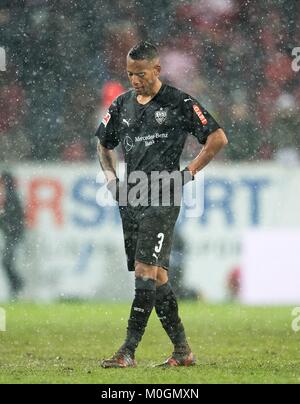 Mainz, Deutschland. Xx gen, 2018. Dennis AOGO (S) deluso Fussball 1. Bundesliga, 19. Giornata, FSV FSV FSV Mainz 05 (MZ) - VfB Stuttgart (S), am 20.01.2018 in Mainz Germania/. |L'utilizzo del credito in tutto il mondo: dpa/Alamy Live News Foto Stock