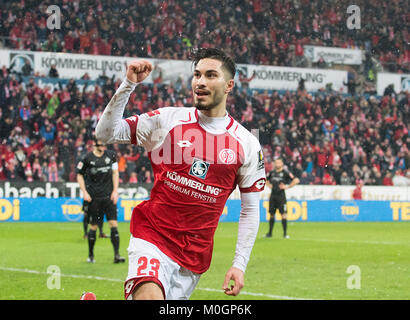 Mainz, Deutschland. Xx gen, 2018. giubilo Suat serdar (MZ) Fussball 1. Bundesliga, 19. Giornata, FSV FSV FSV Mainz 05 (MZ) - VfB Stuttgart (S) 3:2, am 20.01.2018 in Mainz Germania/. |L'utilizzo del credito in tutto il mondo: dpa/Alamy Live News Foto Stock