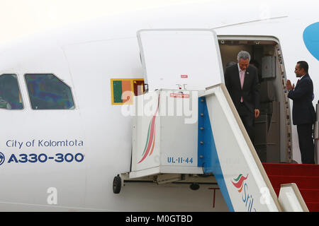 Primo ministro di Singapore Lee Hsien Loong e sua moglie Ho Ching arrivo in Bandaranaike International Airport in Katunayake, Sri Lanka il 22 gennaio 2018. Credito: Pradeep Dambarage/Alamy Live News Foto Stock