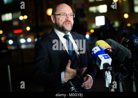 Berlino, Germania. Il 22 gennaio, 2018. Martin Schulz, leader del partito Social Democratico, parla prima di una riunione dei dirigenti del partito al Konrad-Adenauer-House a Berlino, Germania, 22 gennaio 2018. Credito: Gregor Fischer/dpa/Alamy Live News Foto Stock