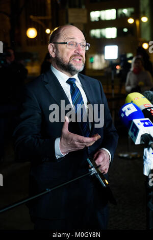 Berlino, Germania. Il 22 gennaio, 2018. Martin Schulz, leader del partito Social Democratico, parla prima di una riunione dei dirigenti del partito al Konrad-Adenauer-House a Berlino, Germania, 22 gennaio 2018. Credito: Gregor Fischer/dpa/Alamy Live News Foto Stock