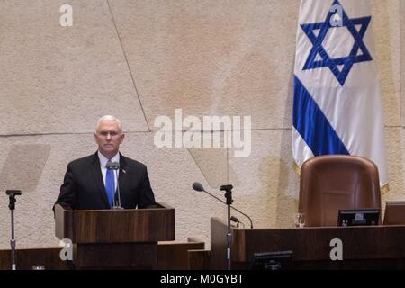 Gerusalemme, Israele. Il 22 gennaio, 2018. Stati Uniti Vice Presidente Mike Pence risolve la Knesset israeliano Gennaio 22, 2018 a Gerusalemme, Israele. Credito: Planetpix/Alamy Live News Foto Stock