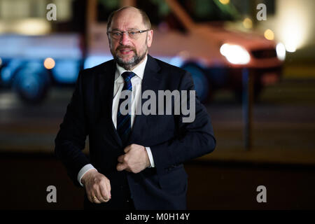 Berlino, Germania. Il 22 gennaio, 2018. Martin Schulz, leader del partito Social Democratico, arriva ad una riunione dei dirigenti del partito al Konrad-Adenauer-House a Berlino, Germania, 22 gennaio 2018. Credito: Gregor Fischer/dpa/Alamy Live News Foto Stock