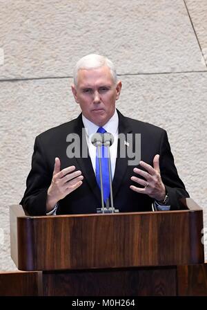 Gerusalemme, Israele. Il 22 gennaio, 2018. Stati Uniti Vice Presidente Mike Pence offre un indirizzo alla Knesset israeliano Gennaio 22, 2018 a Gerusalemme, Israele. Credito: Planetpix/Alamy Live News Foto Stock