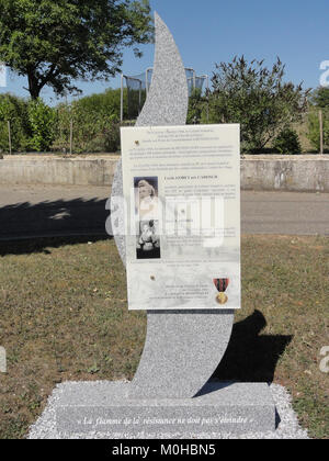 Una fotografia del memoriale di Béthincourt a Mosa, in Francia, che commemora i soldati Gobet e Lardier morti durante la prima guerra mondiale, servendo come tributo ai soldati caduti della grande Guerra. Foto Stock