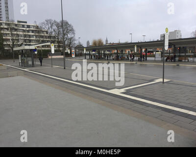 Busbahnhof Bad Homburg ZOB 171228 nach Neueröffnung 06 Foto Stock