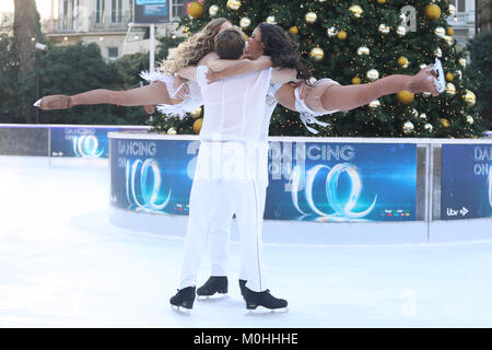 Danza su ghiaccio photocall tenutosi presso il Museo di Storia Naturale con: ballerini dove: Londra, Regno Unito quando: 18 Dic 2017 Credit: Lia Toby/WENN.com Foto Stock