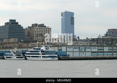 Il dipartimento di Marine & Aviation Pier 40, su 353 West Street, Hudson River Park, west end di Houston Street a Manhattan, New York New York S Foto Stock