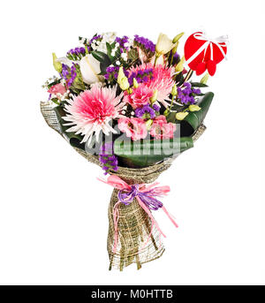 Bel bouquet con crisantemi, lillies e rose isolati su sfondo bianco Foto Stock