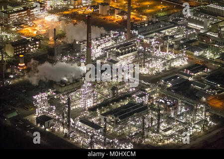Vista aerea, Chemiepark Bayer Dormagen, impianto chimico Dormagen, Bayer pianta, impianto chimico, scena notturna, Dormagen, Renania, Renania settentrionale-Vestfalia Foto Stock