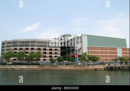 East River Plaza Mall, a FDR Drive tra Oriente 116esimo-118esimo strade, East Harlem, Upper Manhattan, New York City, nello Stato di New York, Stati Uniti d'America. Foto Stock