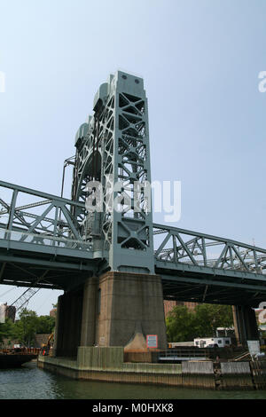 Il fiume di Harlem ponte di sollevamento, Harlem River, Upper Manhattan, New York City, nello Stato di New York, Stati Uniti d'America. Foto Stock