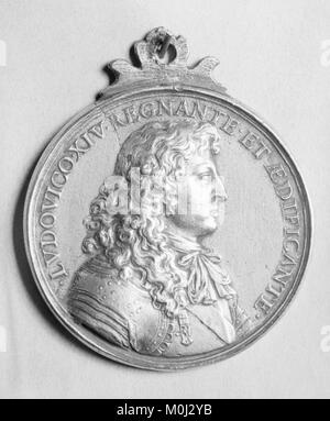 Ritratto di Luigi XIV (1638-1715), noto come il Re Sole, esposto al Metropolitan Museum of Art Il dipinto rappresenta l'assolutismo francese e la grandezza della monarchia del XVII secolo. Foto Stock