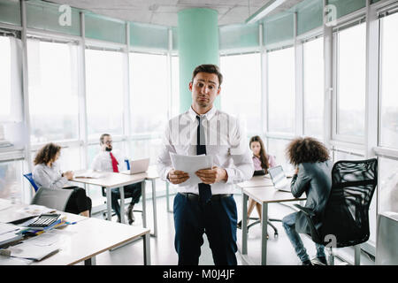 Ufficio occupato nei giorni feriali nel corso del progetto Foto Stock