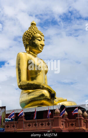 Asia,Thailandia,Sop Ruak,colden gigantesca statua del Buddha Foto Stock