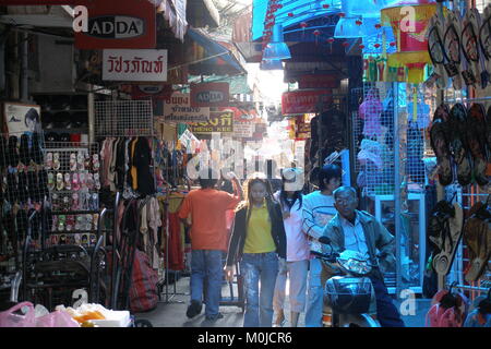 Bangkok Chinatown, Sampeng Lane, Sampheng è un quartiere storico e di mercato in Bangkok Chinatown, Bangkok Chinatown è uno dei più grandi Foto Stock