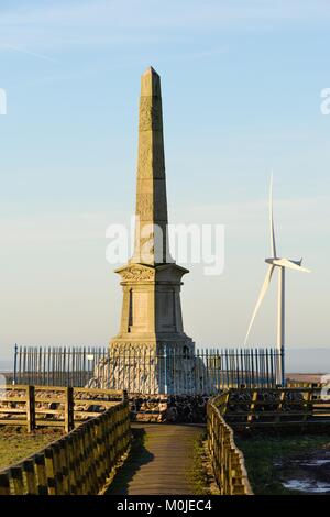Il Lochgoin monumento eretto nel 1896 per John Howie e altri Covenanters sul sito di Whitelee wind farm, Ayrshire, in Scozia, Regno Unito Foto Stock