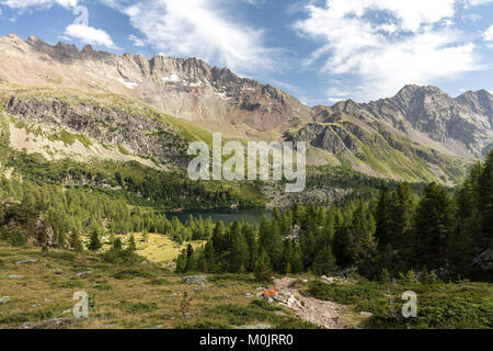 Paesaggio di montagna, Lagh da Val Viola, Val Viola, Poschiavo, Grigioni, Svizzera Foto Stock