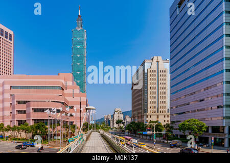 TAIPEI, Taiwan - 28 Marzo: Taipei 101 building e moderni edifici per uffici in Xiny distretto finanziario area su Marzo 28, 2017 a Taipei Foto Stock