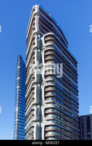 Moderni edifici residenziali Torre di lessico e Canaletto torre sulla strada della città di Londra, England Regno Unito Regno Unito Foto Stock