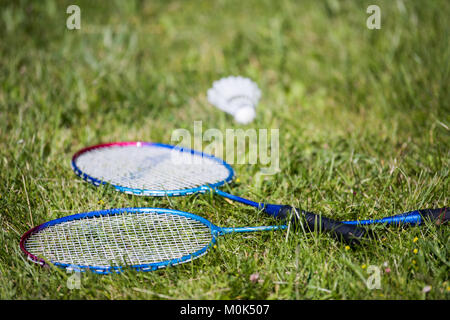 Esercizio pausa durante una vacanza estiva badminton giochi Foto Stock
