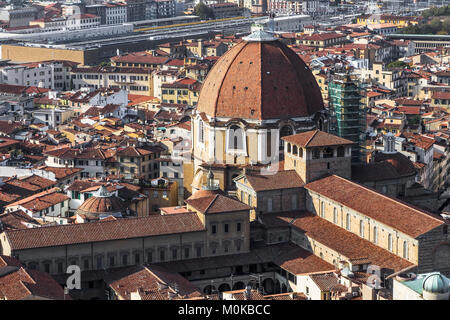 Basilica di San Lorenzo (Basilica di San Lorenzo) - uno dei più grandi e più antiche chiese di Firenze. L'Italia. Foto Stock