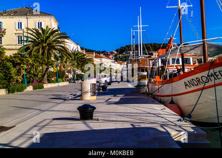 Mali Losinj Harbour, sull' isola di Losinj, Croazia. Maggio 2017. Foto Stock