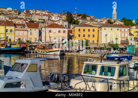 Mali Losinj Harbour, sull' isola di Losinj, Croazia. Maggio 2017. Foto Stock