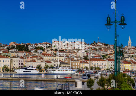 Mali Losinj Harbour, sull' isola di Losinj, Croazia. Maggio 2017. Foto Stock