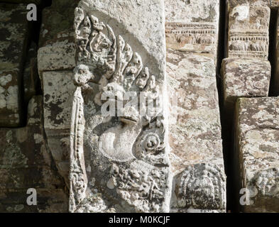 Naga bassorilievo in Gopura II, Preah Vihear Tempio; Preah Vihear, Cambogia Foto Stock