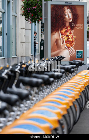 Municipal noleggio di biciclette nel centro di Bruxelles, Belgio. Foto Stock