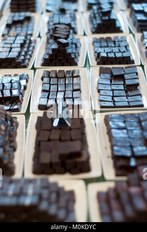 Cioccolatini a Frederic Blondel chocolatier shop, Bruxelles, Belgio. Foto Stock