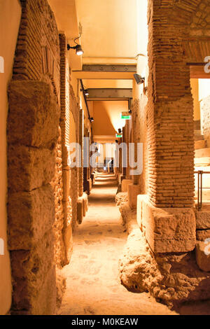 Sito archeologico di antico romano Pozzuoli, denominato Rione Terra, Napoli, Italia Foto Stock