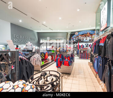 Nel fan shop di FC Basel Foto Stock