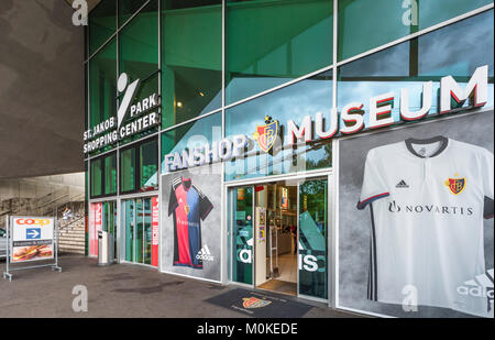 Nel fan shop di FC Basel Foto Stock