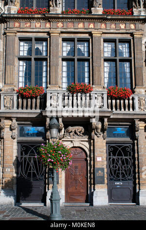 Edifici di sfondo Louve, Sac e Brouette. La Grand Place di Bruxelles, Belgio. La Louve, Sac e Brouette sono un gruppo di case che non sono state ricostruite Foto Stock